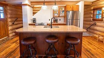 Snow Creek Cabins by Fernie Lodging Co.