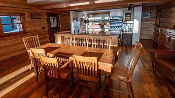 Snow Creek Cabins by Fernie Lodging Co.