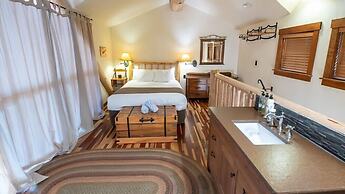 Snow Creek Cabins by Fernie Lodging Co.