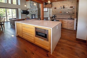 Snow Creek Cabins by Fernie Lodging Co.