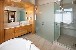 Snow Creek Cabins by Fernie Lodging Co.