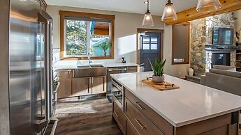 Snow Creek Cabins by Fernie Lodging Co.