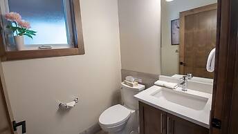 Snow Creek Cabins by Fernie Lodging Co.