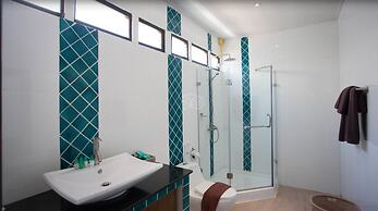 Phi Phi Long Beach Resort & Villa