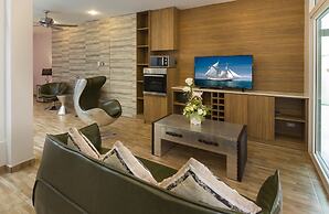 Tropicana Pool Villa