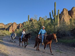 Hotel Saguaro Lake Guest Ranch, Mesa, United States of America - Lowest ...