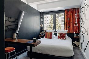 Totem, Friendly Hotel