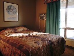 The Ritz Cafe and Motor Inn