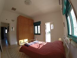 Auberg-Inn Guesthouse