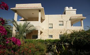 Auberg-Inn Guesthouse