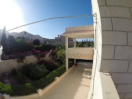 Auberg-Inn Guesthouse