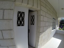 Auberg-Inn Guesthouse