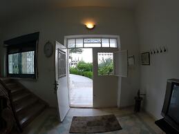 Auberg-Inn Guesthouse