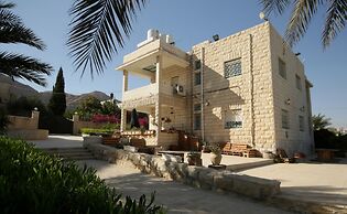 Auberg-Inn Guesthouse