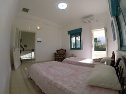 Auberg-Inn Guesthouse