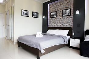 ThepThip ArtDeco Apartments