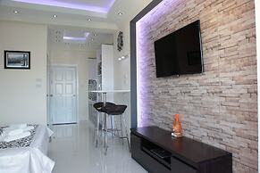 ThepThip ArtDeco Apartments