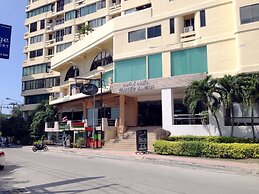 ThepThip ArtDeco Apartments