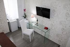 Elenoire Rooms & Suite