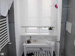 Elenoire Rooms & Suite