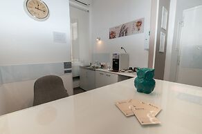 Elenoire Rooms & Suite