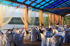 Romantic Country Club