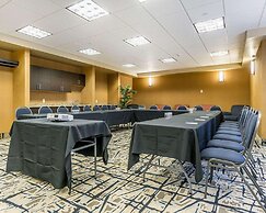 Comfort Inn & Suites Edmonton International Airport