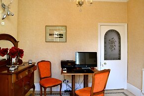The Queen Hotel