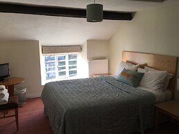 The Queen Hotel