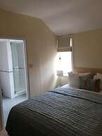 The Queen Hotel