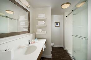 Hampton Inn & Suites Syracuse/Carrier Circle