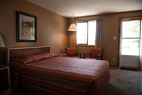 Adams Golden Acres Motel