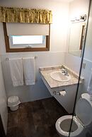 Adams Golden Acres Motel
