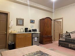 Oak Valley Inn & Suites