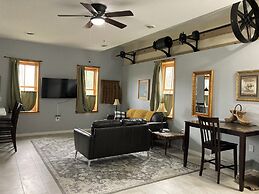 Oak Valley Inn & Suites