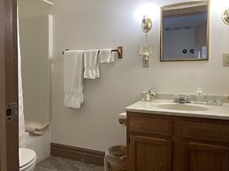 Oak Valley Inn & Suites