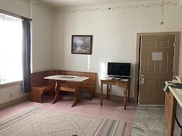 Oak Valley Inn & Suites