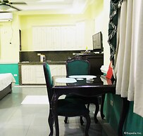 Kokomo's Suites Hotel