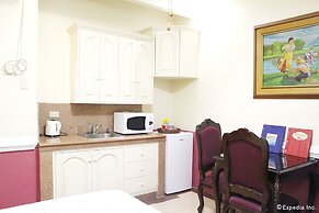 Kokomo's Suites Hotel