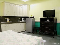 Kokomo's Suites Hotel