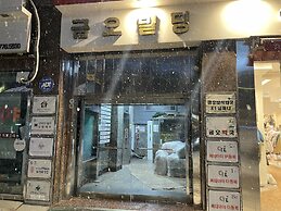 24 Guesthouse Myeongdong Town