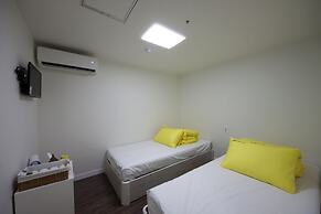 24 Guesthouse Myeongdong Town
