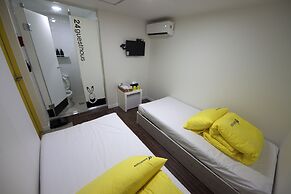 24 Guesthouse Myeongdong Town