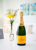 Sunset Inn & Cottages