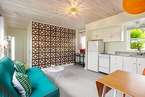 Sunset Inn & Cottages