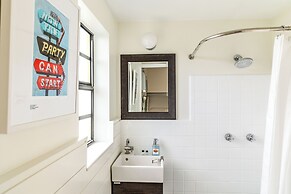 Sunset Inn & Cottages