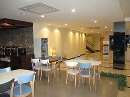 Nite & Day Batam Jodoh Square