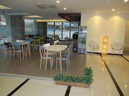 Nite & Day Batam Jodoh Square