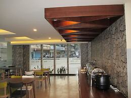 Nite & Day Batam Jodoh Square