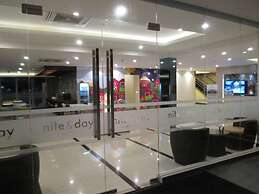 Nite & Day Batam Jodoh Square